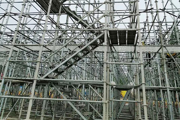 安全施工,沈阳脚手架出租的施工注意要点